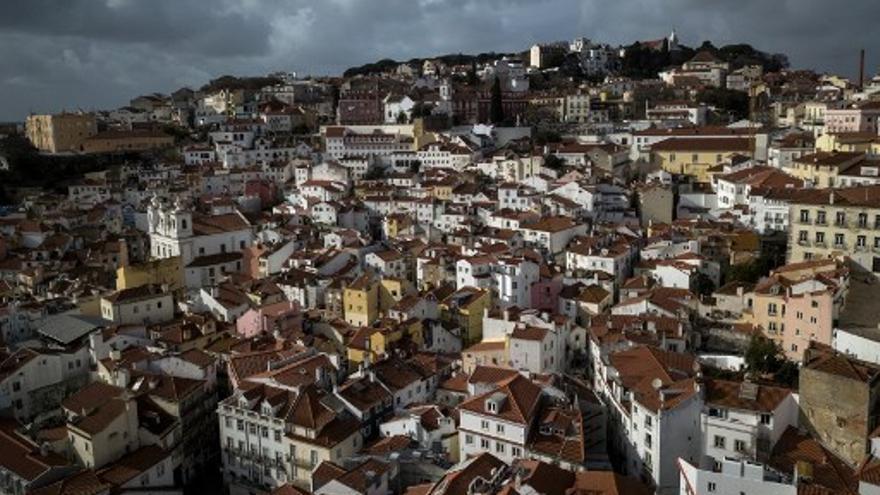 Vista aérea del barrio de Alfama en Lisboa.