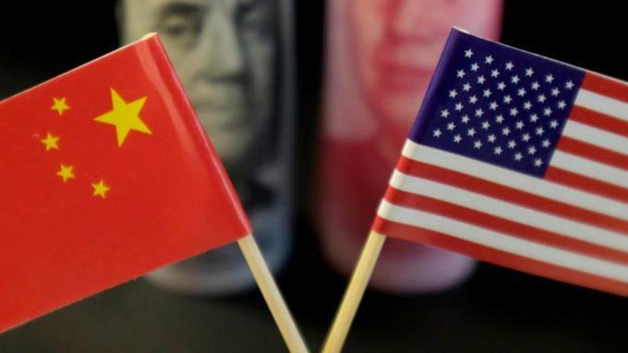 Foto ilustrativa: banderas de China y Estados Unidos