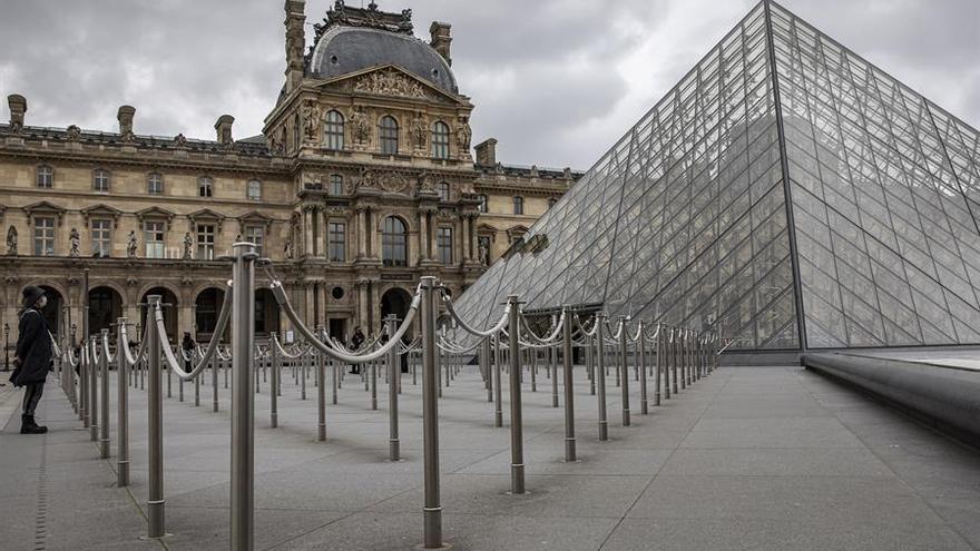 Vista del museo del Louvre de París