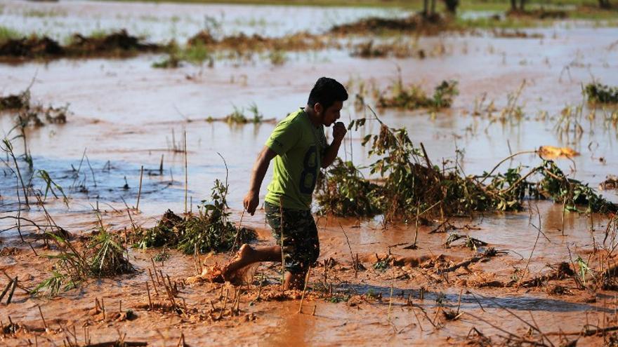 Desbordamiento del río Sumach en el departamento de Izabal, Guatemala. Al menos 3 niños han desaparecido tras lluvias que inundan el Caribe del país.