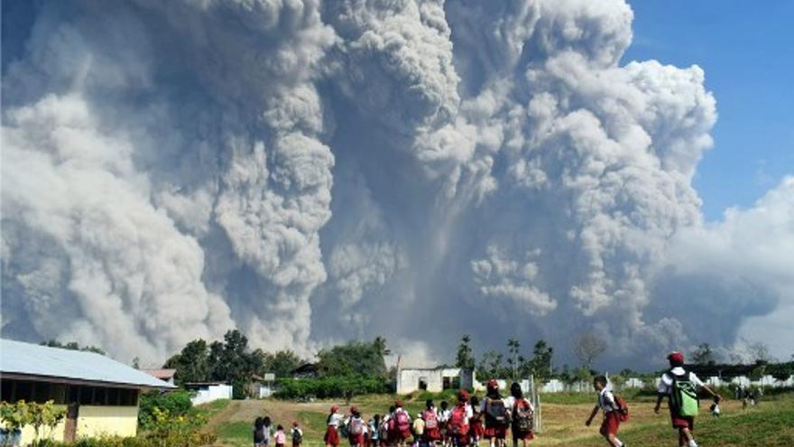 Impresionantes imágenes del volcán Sinabung en Indonesia