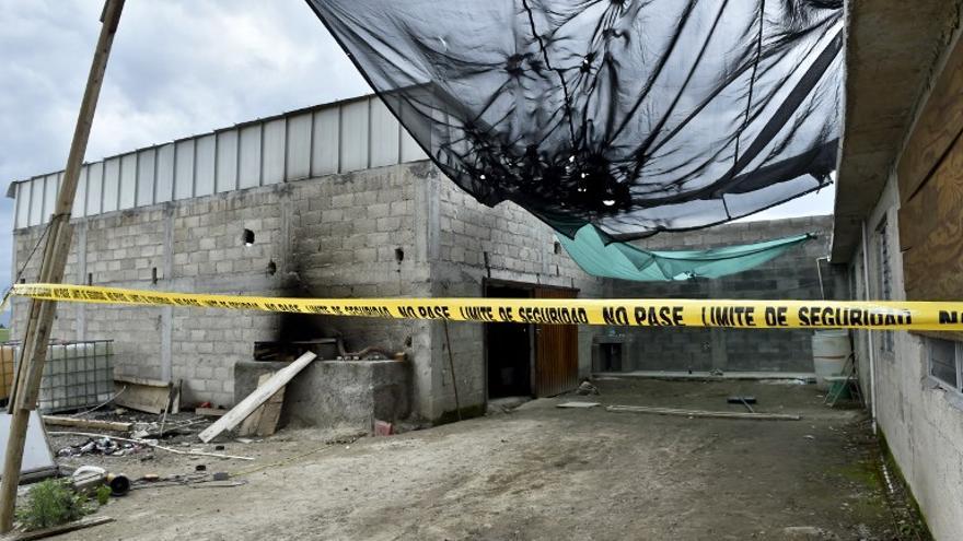 Personal policivo y soldados chequearon la casa al final del túnel  donde escapó la noche del sábado 11 de julio el jefe del narcotráfico Joaquín "El Chapo" Guzmán, las autoridades siguen con la búsqueda del hombre peligroso de México.