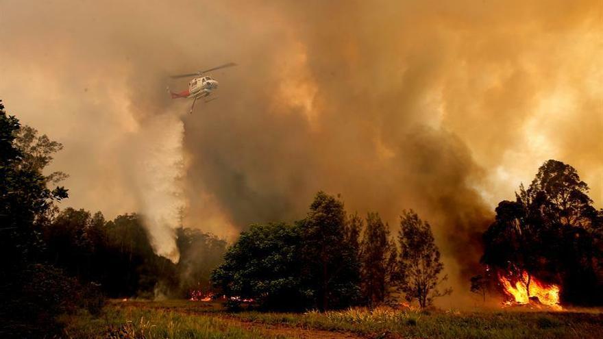 Las condiciones 'catastróficas' complican los incendios del este de Australia.
