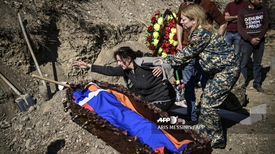 Azerbaiyán jura venganza tras muerte de 13 civiles