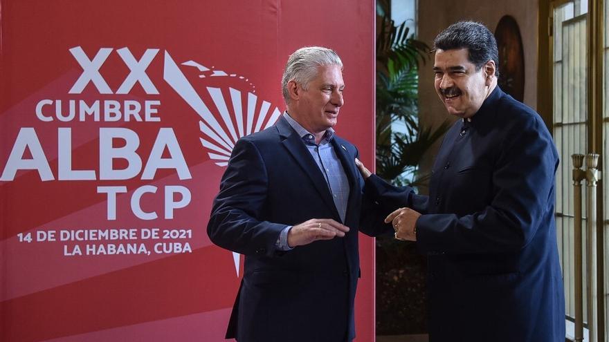 Díaz Canel junto a Nicolás Maduro.