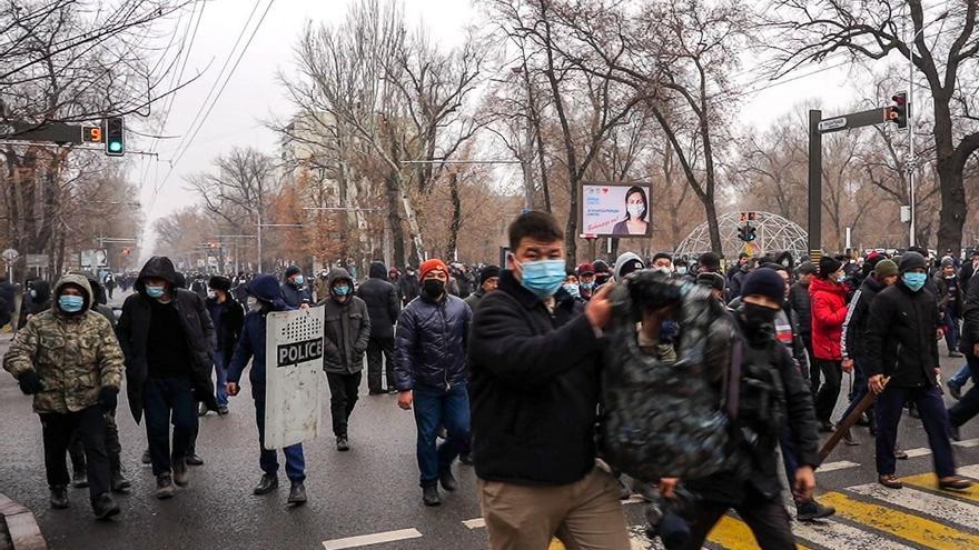 Manifestantes en Kazajistán.