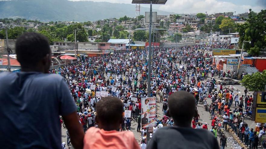 Miles de personas salieron a las calles en Haití