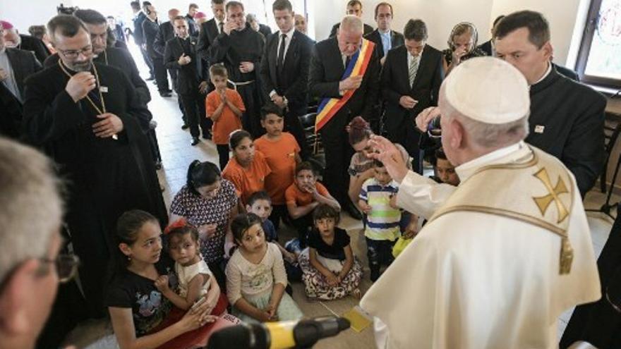 Papa 'pide perdón' a gitanos por 'discriminaciones' cometidas por Iglesia