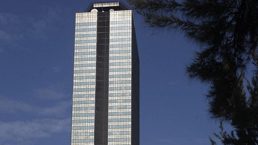 Vista del viernes 26 de abril de 2013, de la torre corporativa de Petróleos Mexicanos (PEMEX) en Ciudad de México