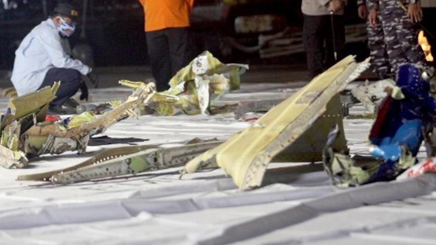 Piezas del Boeing de la aerolínea Sriwijaya Air que se estrelló.
