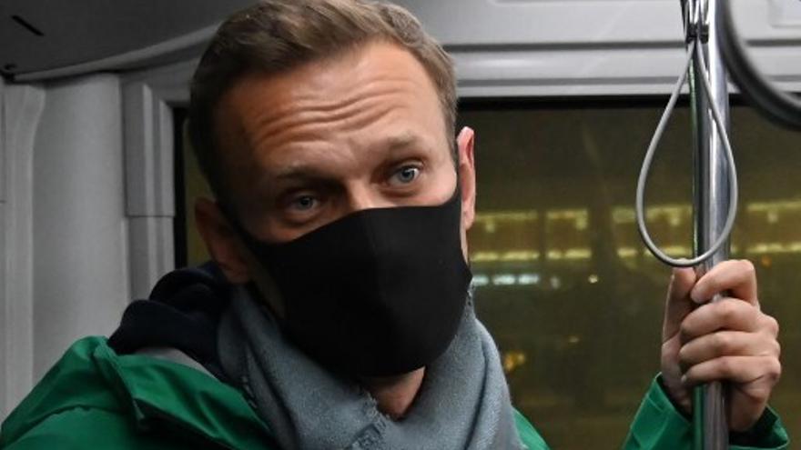 Policía rusa detiene a opositor Navalni en el aeropuerto de Moscú