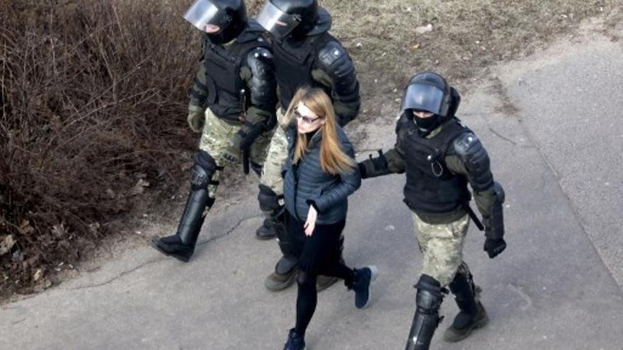 Políticos, opositores y periodistas detenidos en Bielorrusia