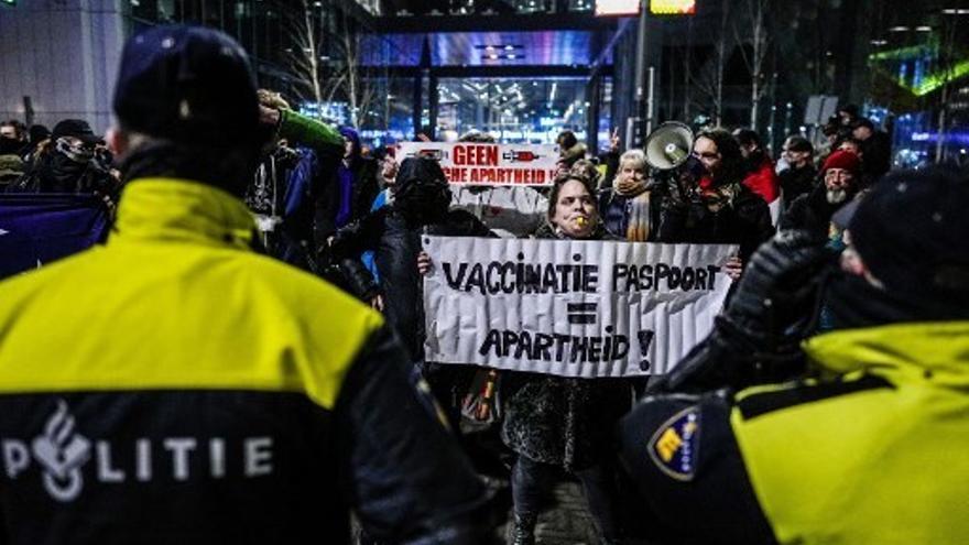 Protestas en Países Bajos por medidas sanitarias