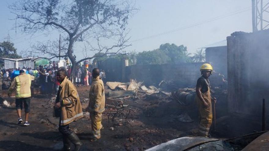 Al menos 92 muertos por la explosión de un depósito de combustible en Sierra  Leona