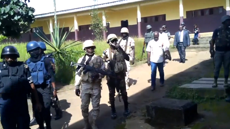 Foto ilustrativa: Militares en Camerún en las inmediaciones de una escuela
