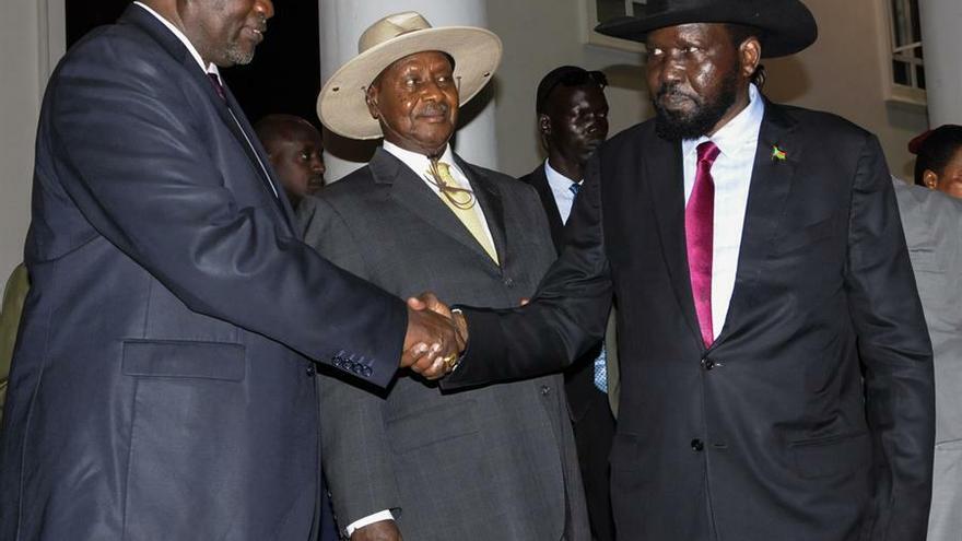 El presidente y el líder de la oposición de Sudán del Sur se reúnen en Uganda