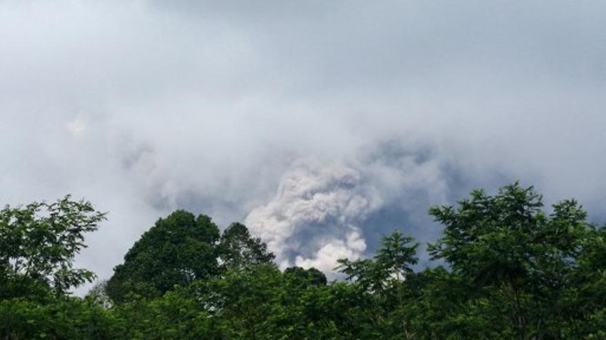 Nueva erupción del volcán Semeru en Indonesia
