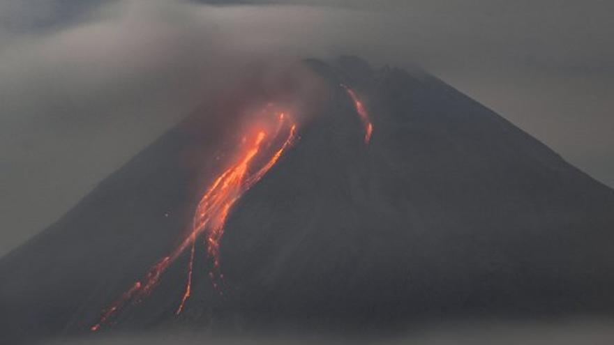 Volcán Semeru en la isla de Java.