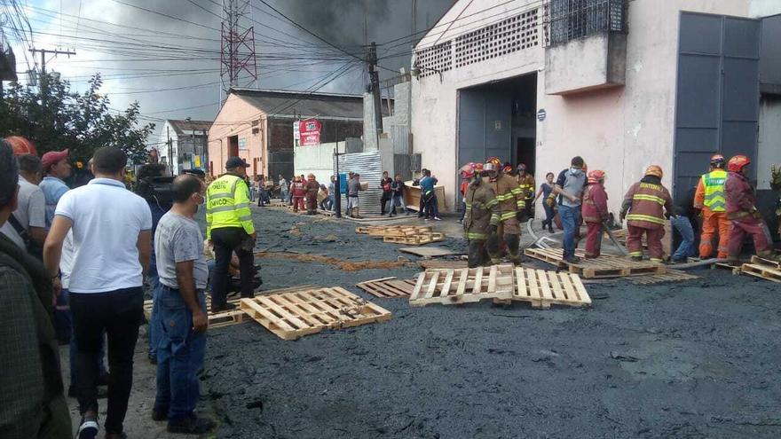 Incendio en fábrica de plásticos deja cinco heridos en Guatemala
