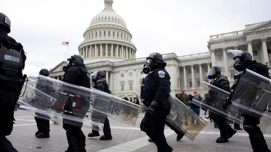 El jefe de la policía del Capitolio renuncia tras el asalto al Congreso