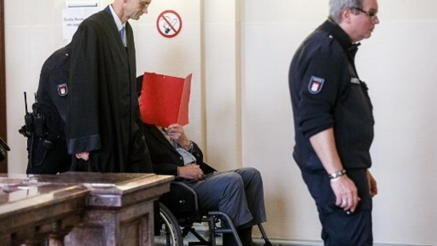 Bruno Dey, de 93 años en silla de ruedas