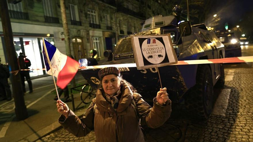 Después de París, los convoyes antivacunas se dirigen a Bruselas pasando  por Lille