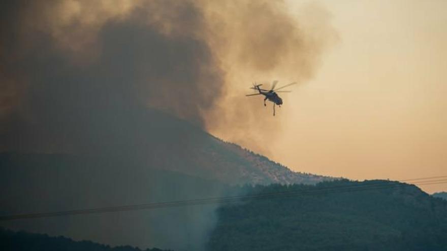 Un millar de evacuados por incendio en la isla griega de Samos