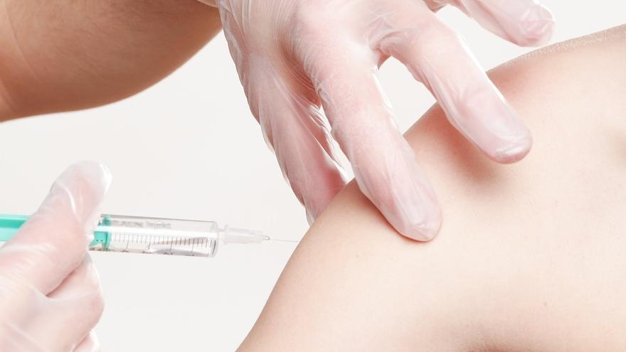 Brasil inicia campaña de vacunación nacional para frenar brote de sarampión