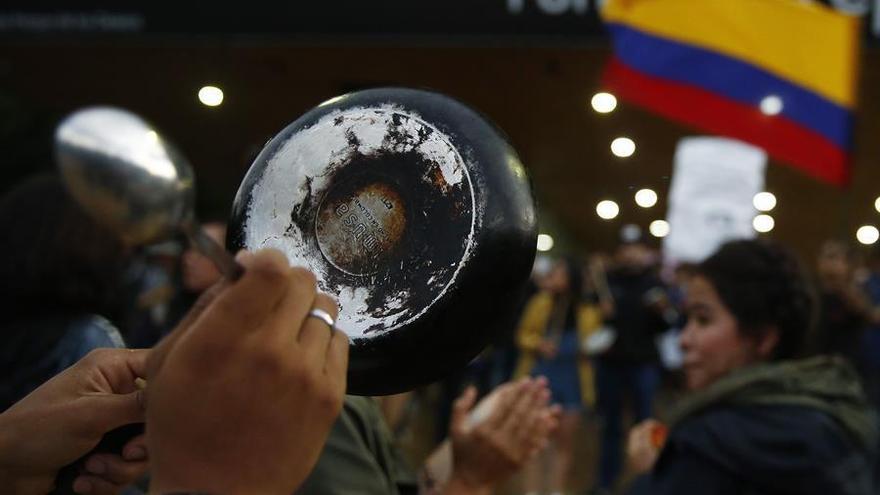 Cacerolazo en Bogotá por manejo de pandemia en Colombia