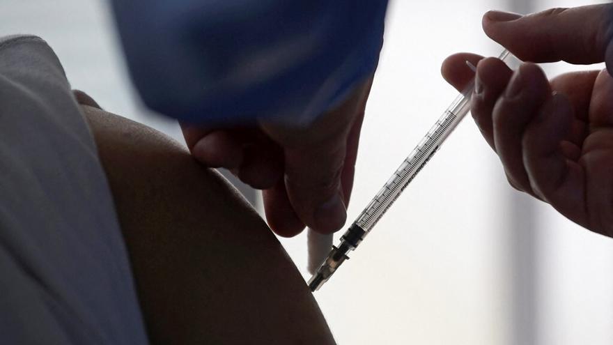 Colombia exigirá a viajeros pase de vacunación contra el covid-19.