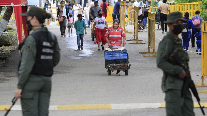 Contrabando a la vista de todos en la frontera entre Venezuela y Colombia.
