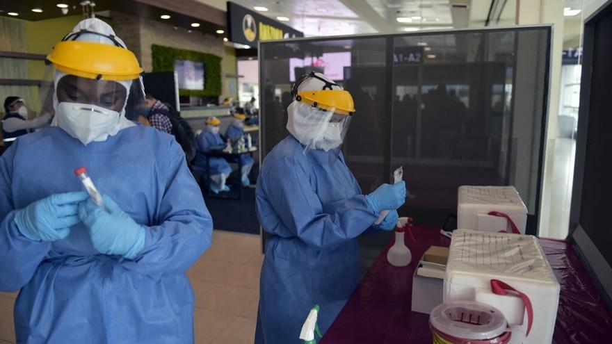 Ecuador detecta primer caso de la variante ómicron del coronavirus.