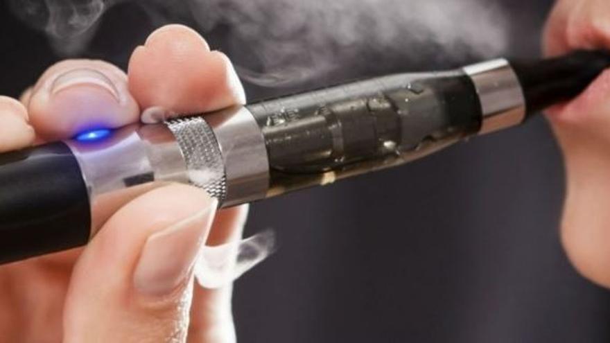 Asamblea aprueba prohibición de uso de dispositivos electrónicos para fumar tabaco. Foto/Archivo
