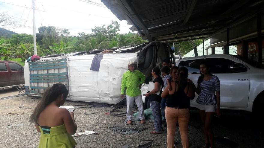 Bus choca contra local comercial en Chepo - TVN Panamá