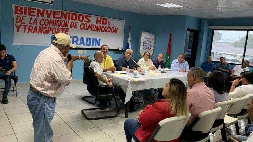 Comisión legislativa se reúne con transportistas de Chiriquí y Veraguas