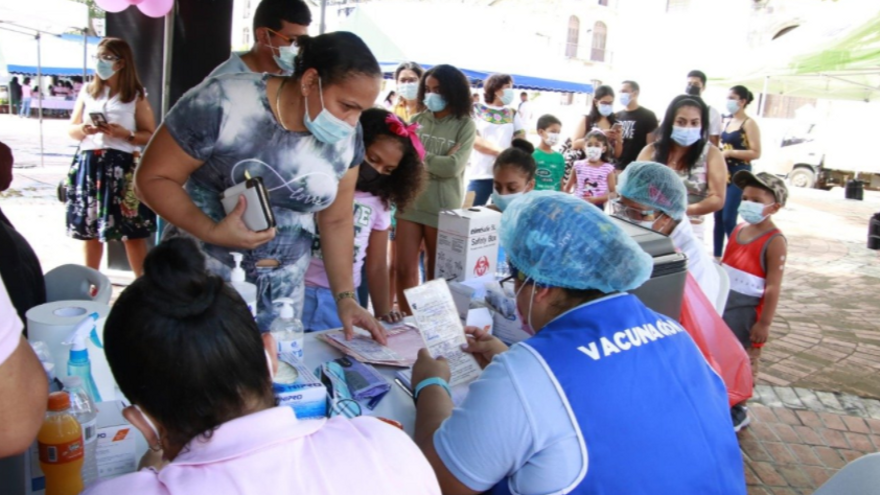 Implementan nueva estrategia para agilizar la vacunación anticovid en Panamá Oeste