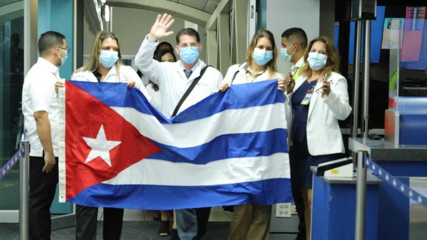 Llegada del primer grupo de médicos cubanos a Panamá