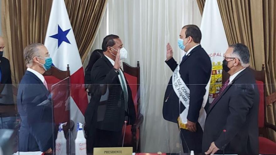 Iván Vásquez y Elías Cárdenas toman posesión de la junta directiva del Consejo Municipal