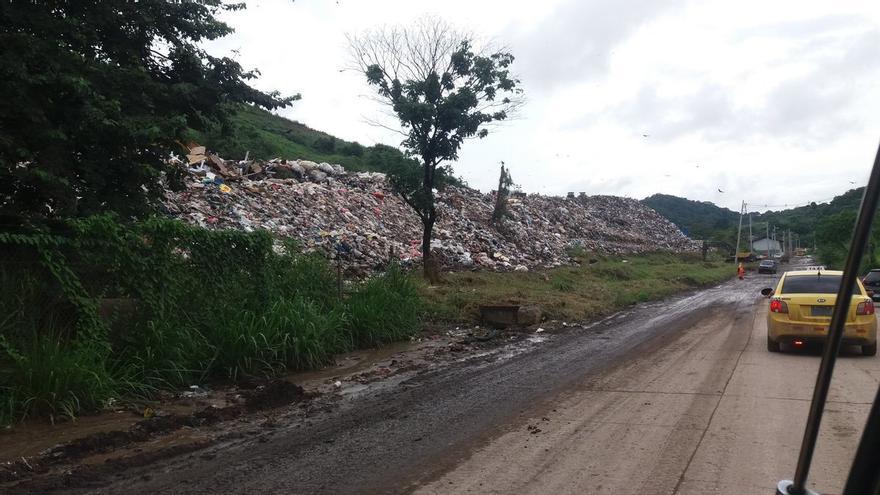 Una de las últimas etapas del Cerro Patacón. En 2015, donde hay basura habían árboles.