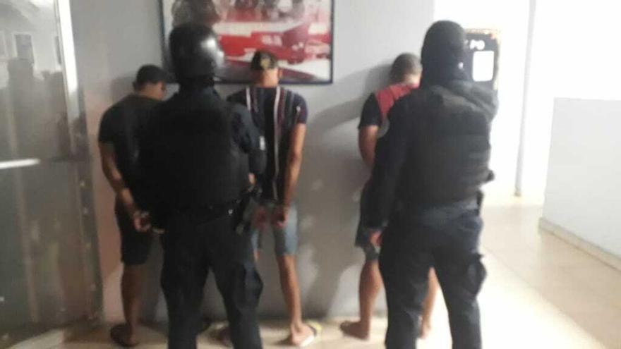 Tres supuestos ladrones de celulares, detenidos por la Policía Nacional