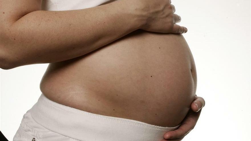 Foto ilustrativa: Una mujer muestra su embarazo