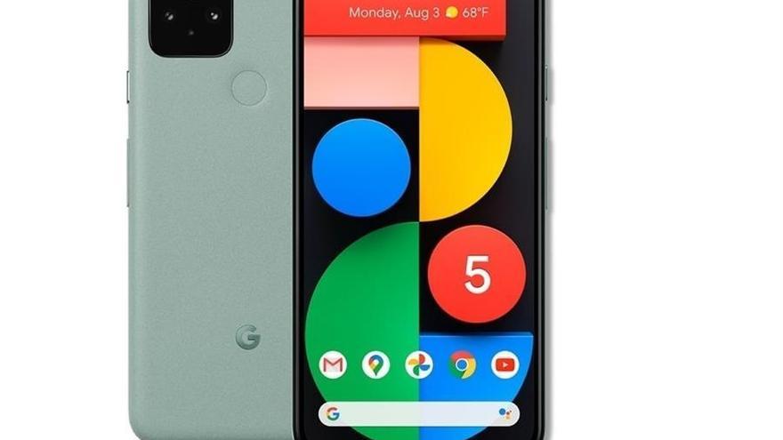 Fotografía cedida por Google donde se muestra el nuevo teléfono Pixel 5.