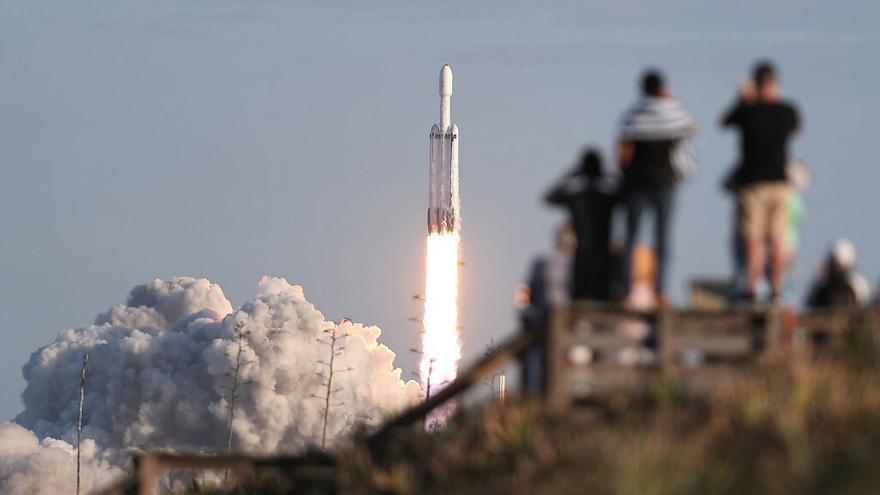 SpaceX quiere finalmente 42.000 satélites en su constelación artificial.