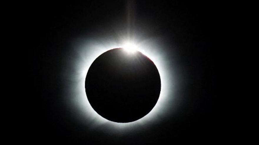El eclipse terminó a las 08H06 GMT, una hora y seis minutos después de su comienzo.
