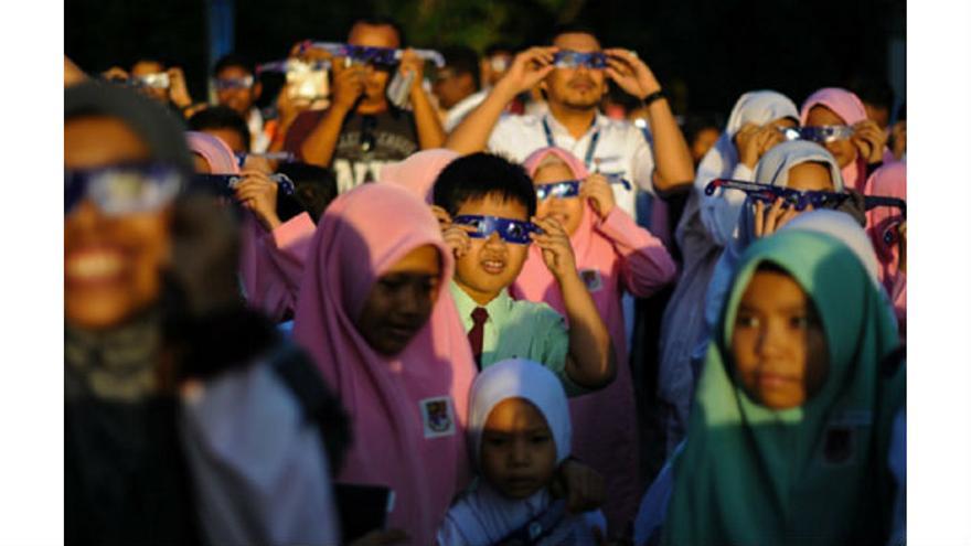 Indonesia y otros países de Asia con eclipse de sol total