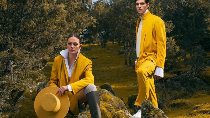 La firma Oteyza vuelve a desfilar de manera virtual en el calendario oficial de la semana de la moda de París, donde mañana presentará una colección para hombre y mujer pegada a la naturaleza en la que primarán los tejid