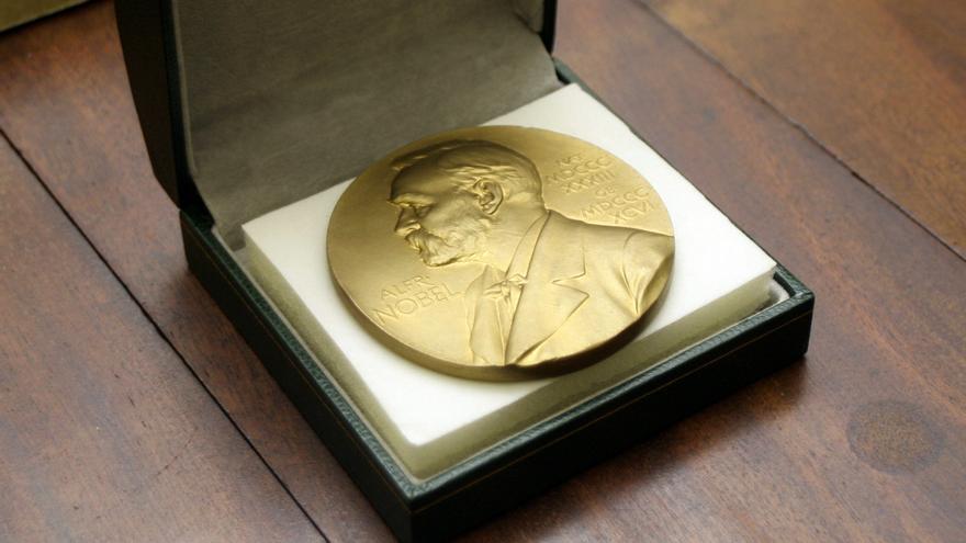 Detalle de la medalla correspondiente al premio Nobel de Literatura