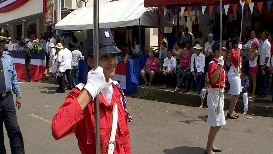 Santeños celebran 194 años del primer grito de independencia