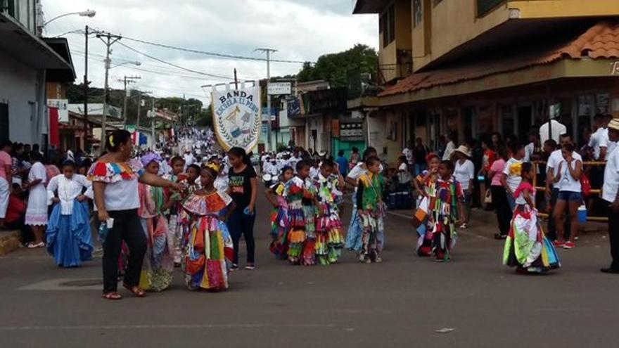 Desfile del 4 de noviembre en Aguadulce