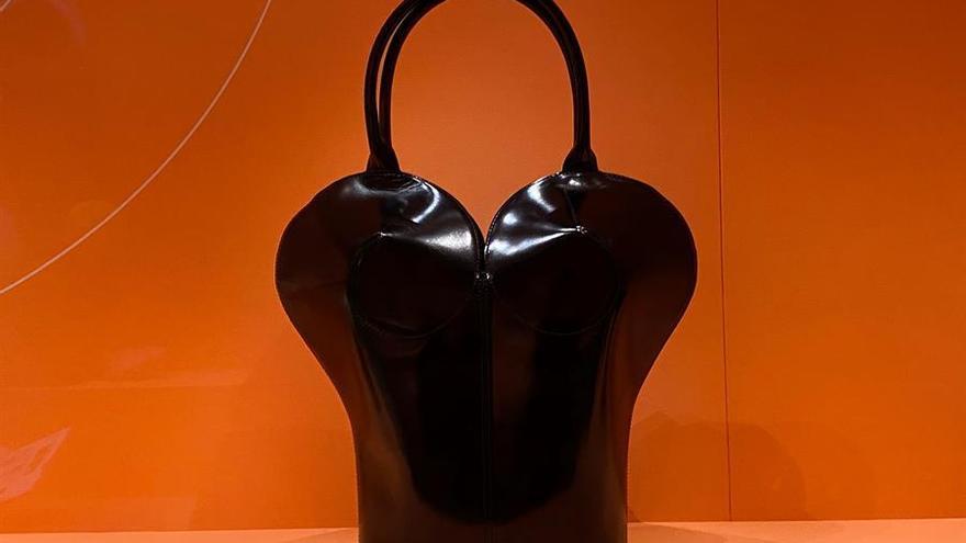 El Victoria & Albert Museum de Londres presenta este viernes la exposición "Bags: Inside Out"
